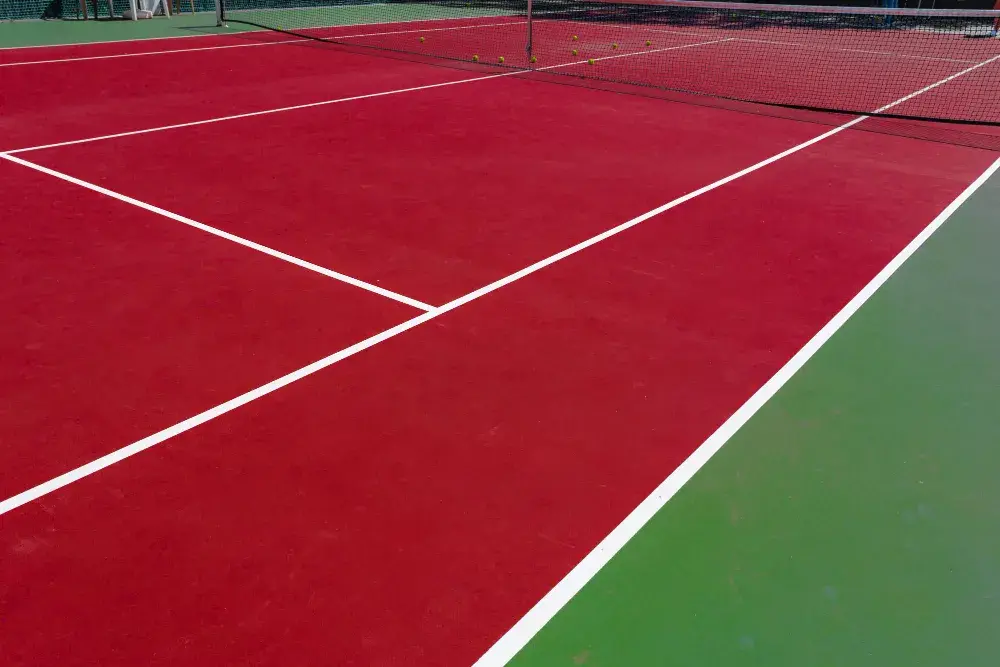 Tinta para quadras esportivas: diferenças entre áreas internas e externas