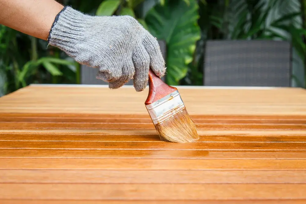 Tinta para pintar porta de madeira: acabamento perfeito e durável